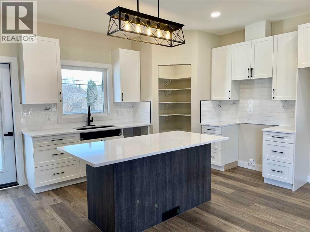 1119 14 Street, Wainwright, AB - Indoor Photo Showing Kitchen With Upgraded Kitchen