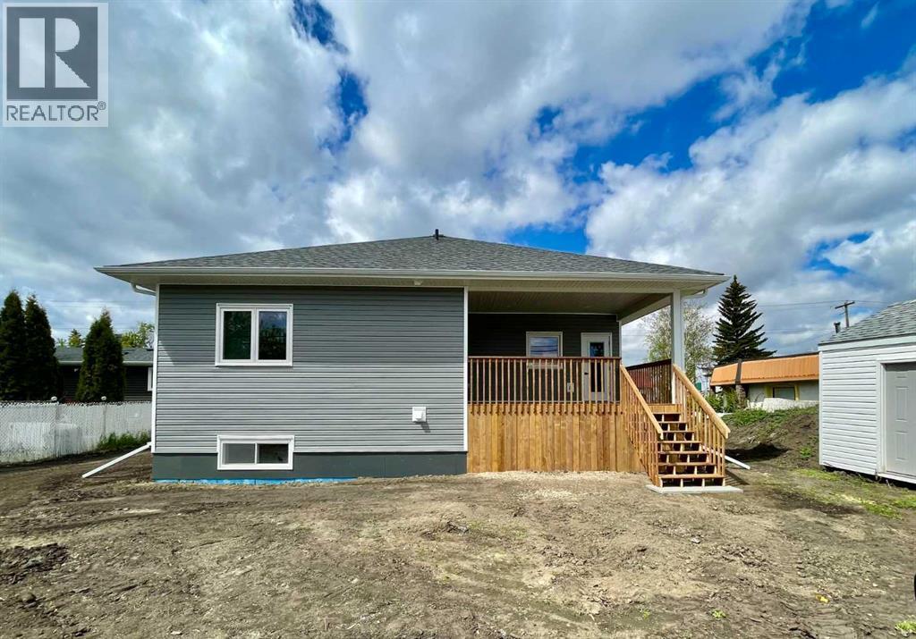 1119 14 Street, Wainwright, AB - Outdoor