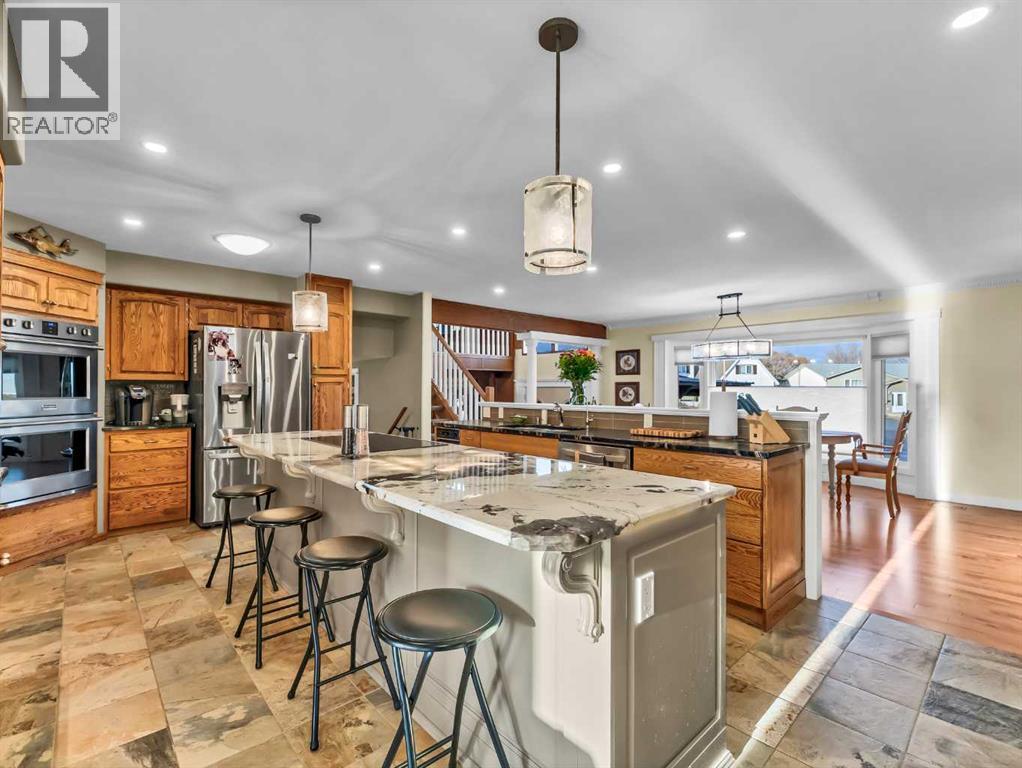 35 Horner Court Ne, Medicine Hat, AB - Indoor Photo Showing Kitchen With Upgraded Kitchen