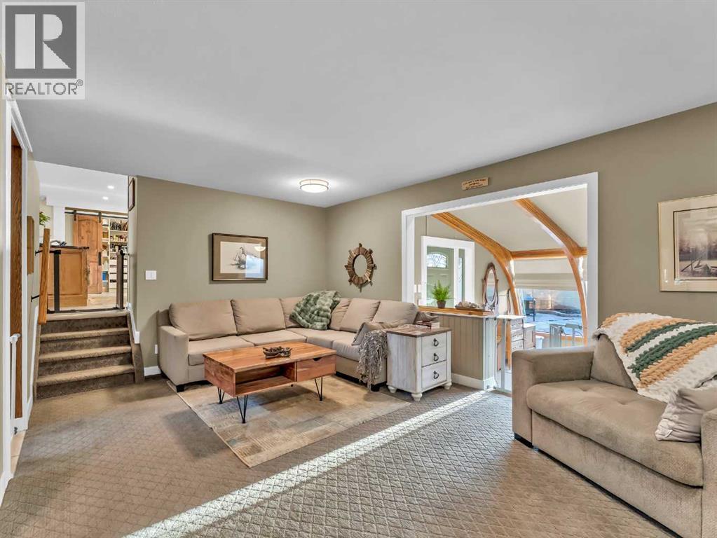 35 Horner Court Ne, Medicine Hat, AB - Indoor Photo Showing Living Room