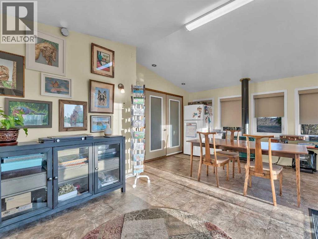 35 Horner Court Ne, Medicine Hat, AB - Indoor Photo Showing Dining Room
