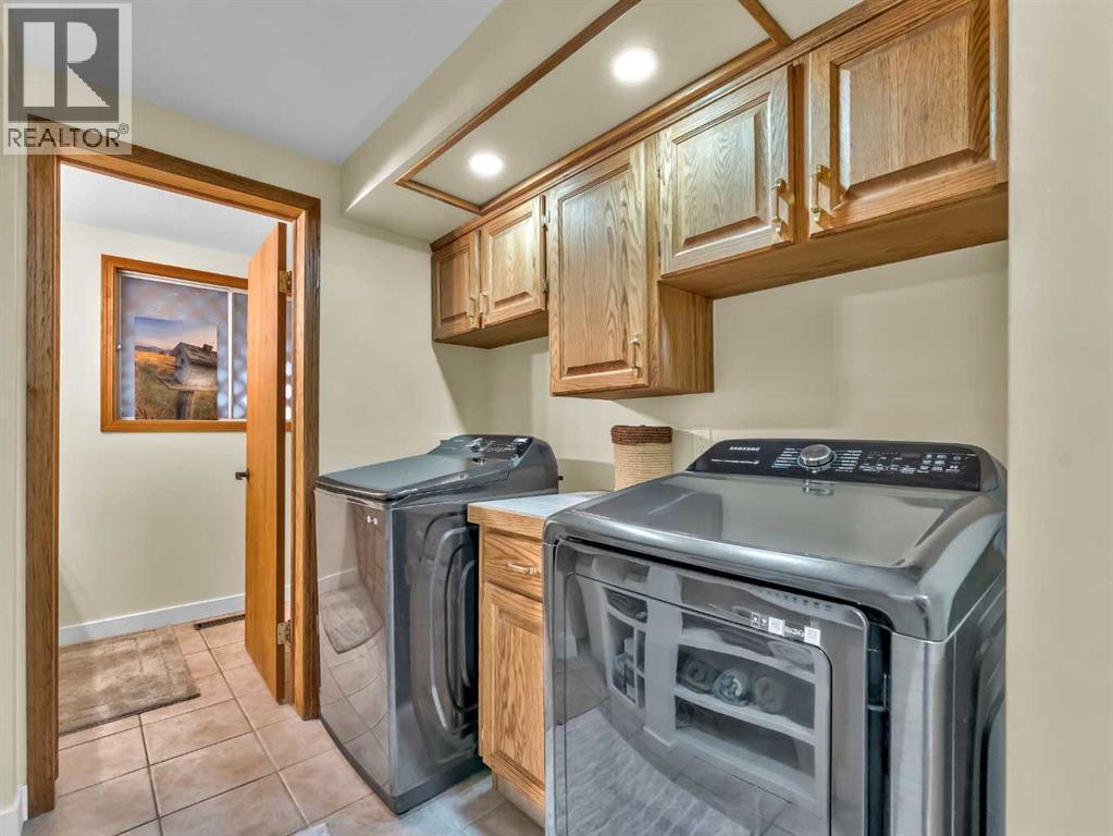 35 Horner Court Ne, Medicine Hat, AB - Indoor Photo Showing Laundry Room