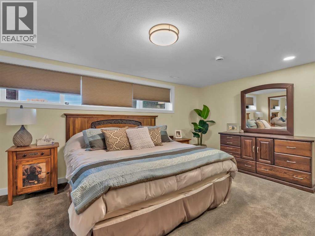 35 Horner Court Ne, Medicine Hat, AB - Indoor Photo Showing Bedroom