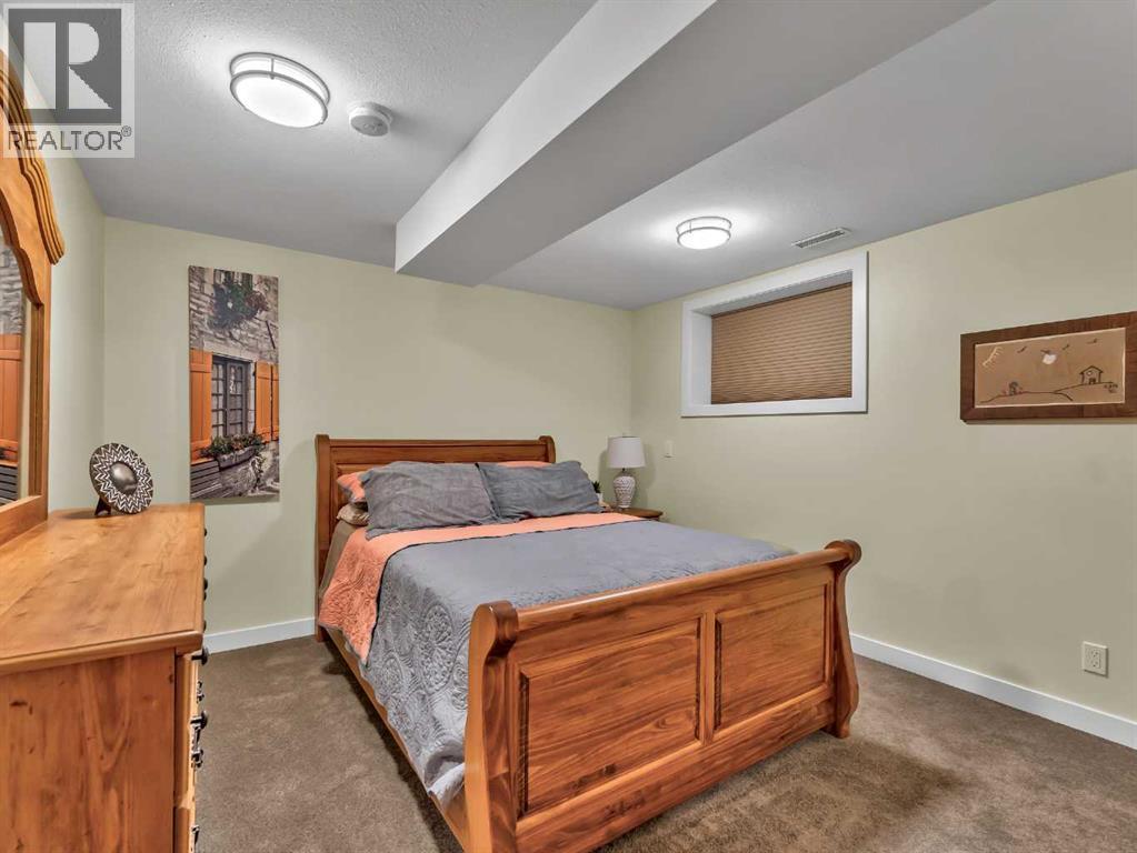 35 Horner Court Ne, Medicine Hat, AB - Indoor Photo Showing Bedroom