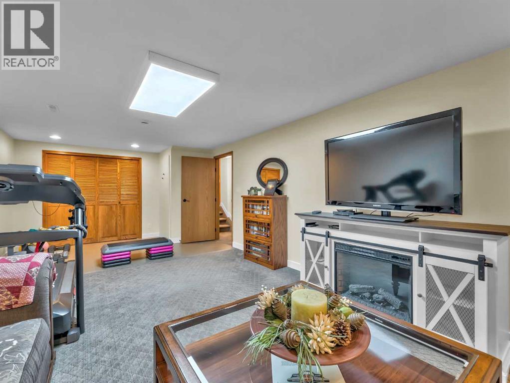 35 Horner Court Ne, Medicine Hat, AB - Indoor With Fireplace