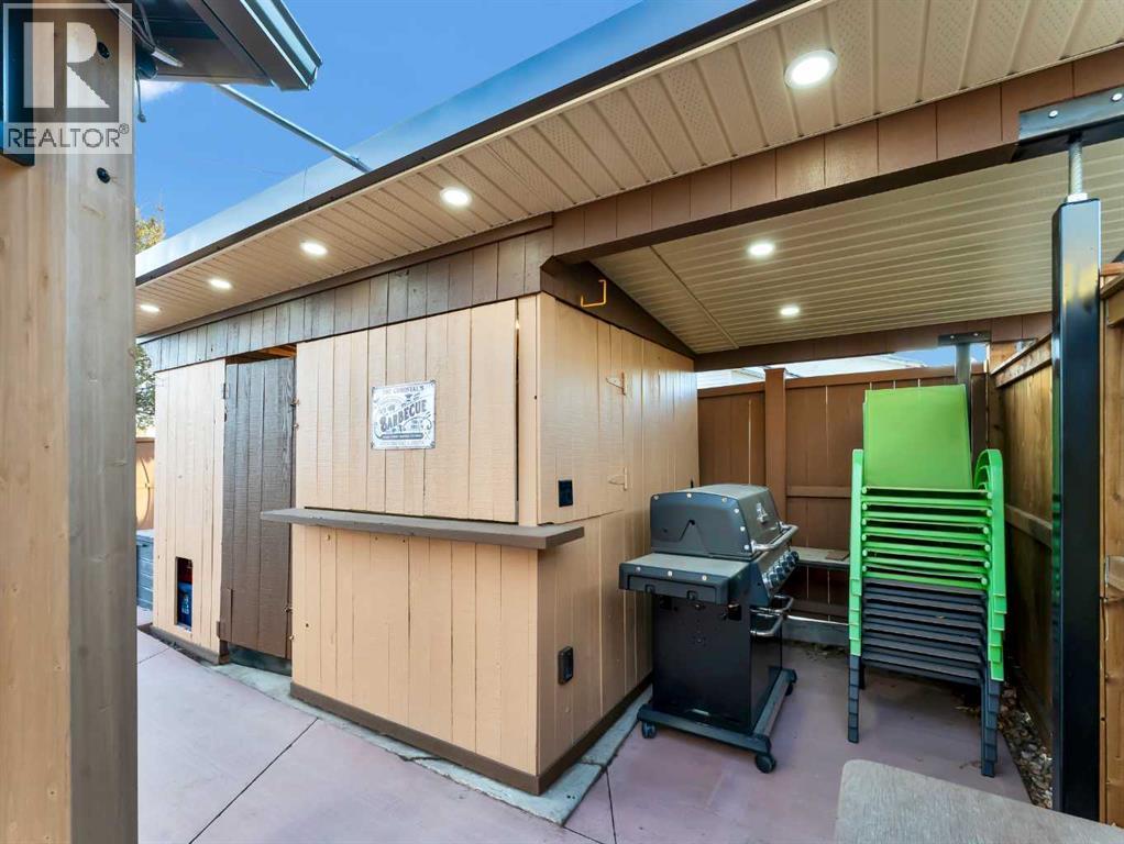 35 Horner Court Ne, Medicine Hat, AB - Outdoor With Exterior