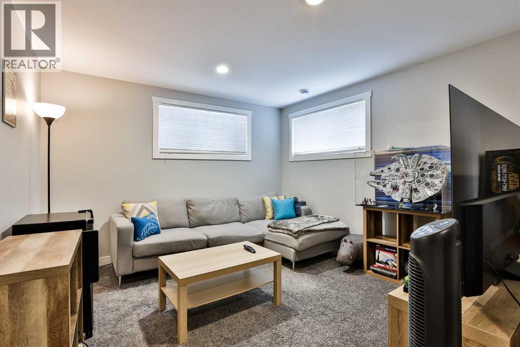 874 Jessie Mcleay Road N, Lethbridge, AB - Indoor Photo Showing Living Room