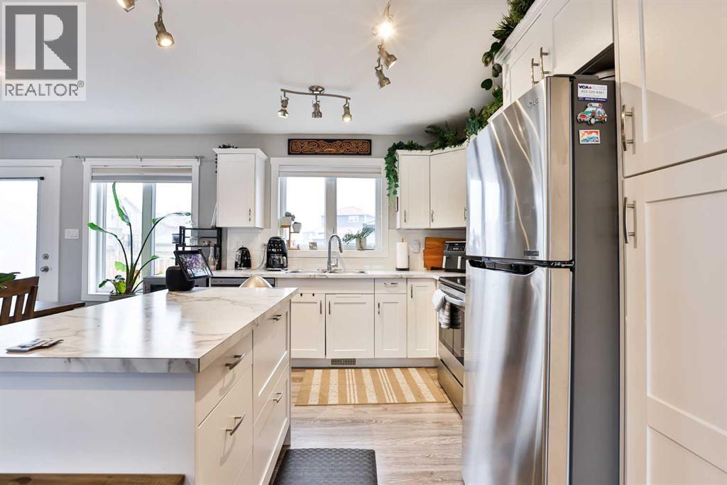 874 Jessie Mcleay Road N, Lethbridge, AB - Indoor Photo Showing Kitchen