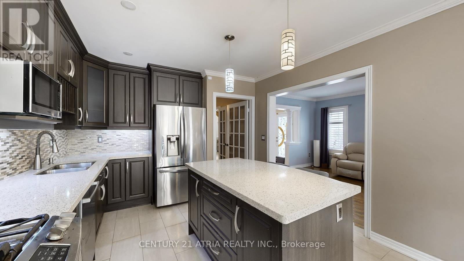 881 Knotty Pine Grove, Mississauga, ON - Indoor Photo Showing Kitchen With Double Sink With Upgraded Kitchen