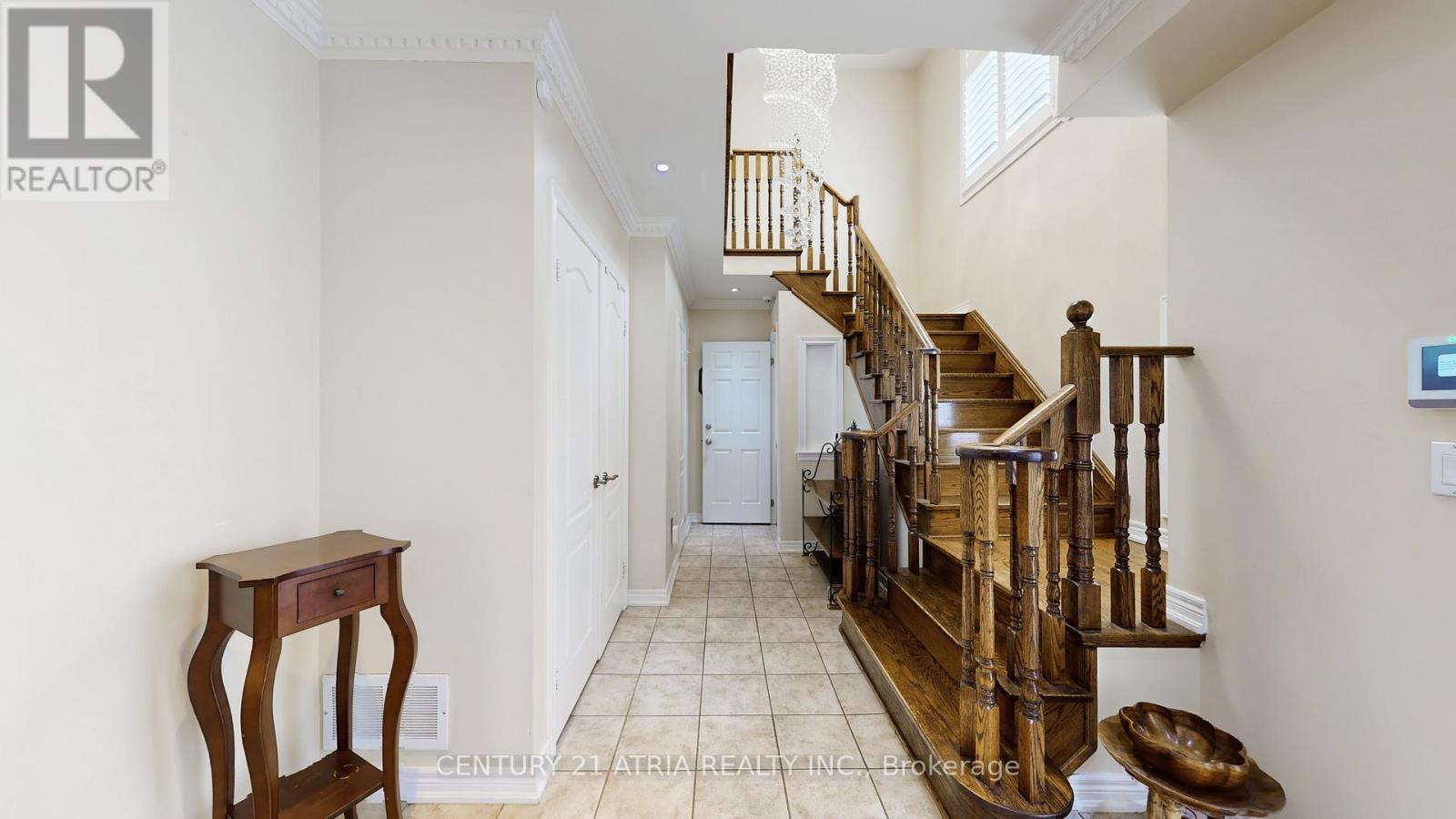 881 Knotty Pine Grove, Mississauga, ON - Indoor Photo Showing Other Room