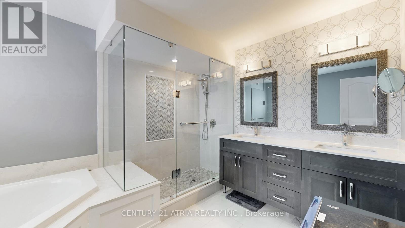 881 Knotty Pine Grove, Mississauga, ON - Indoor Photo Showing Bathroom