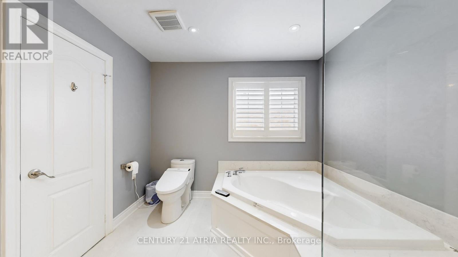 881 Knotty Pine Grove, Mississauga, ON - Indoor Photo Showing Bathroom