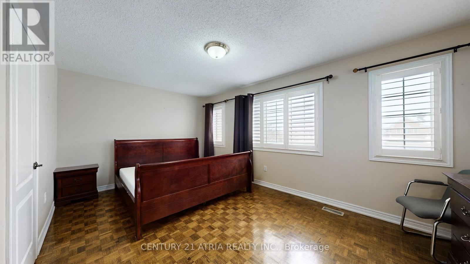 881 Knotty Pine Grove, Mississauga, ON - Indoor Photo Showing Other Room