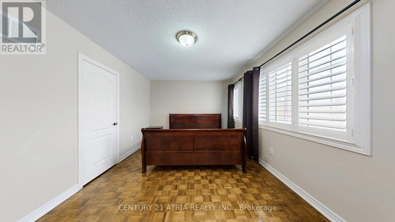 881 Knotty Pine Grove, Mississauga, ON - Indoor Photo Showing Other Room
