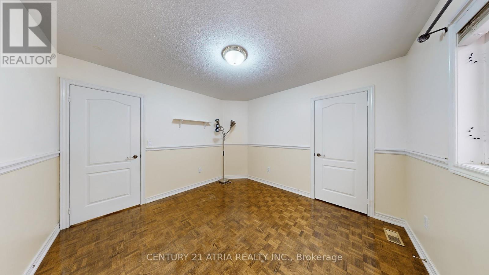 881 Knotty Pine Grove, Mississauga, ON - Indoor Photo Showing Other Room