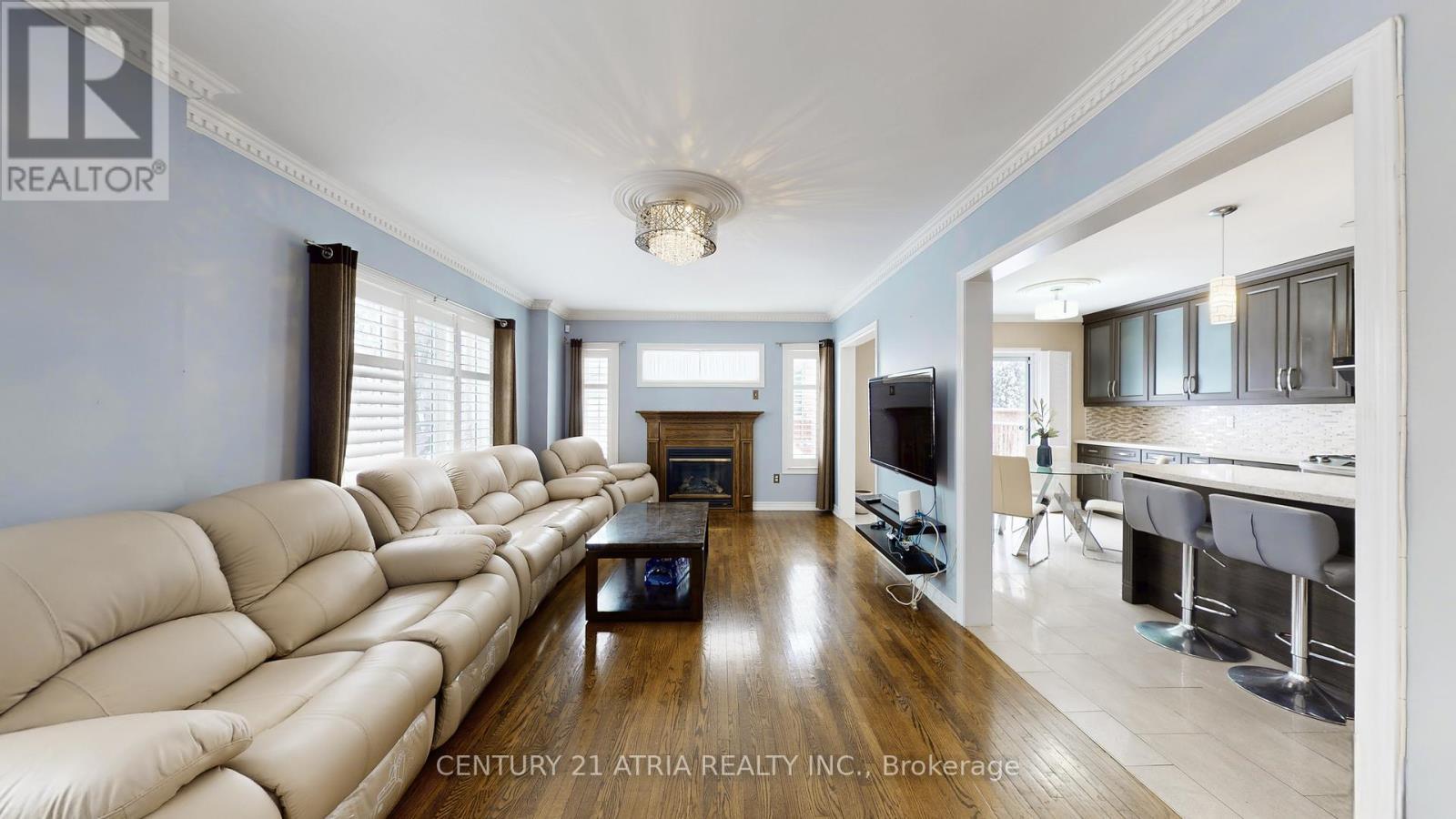 881 Knotty Pine Grove, Mississauga, ON - Indoor Photo Showing Living Room