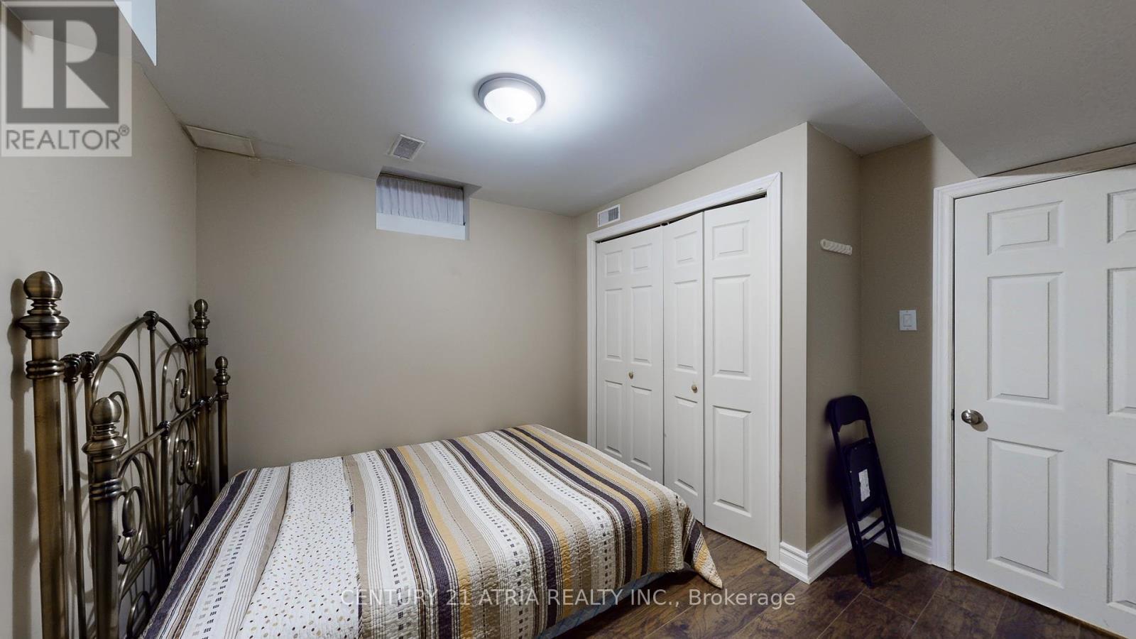 881 Knotty Pine Grove, Mississauga, ON - Indoor Photo Showing Bedroom