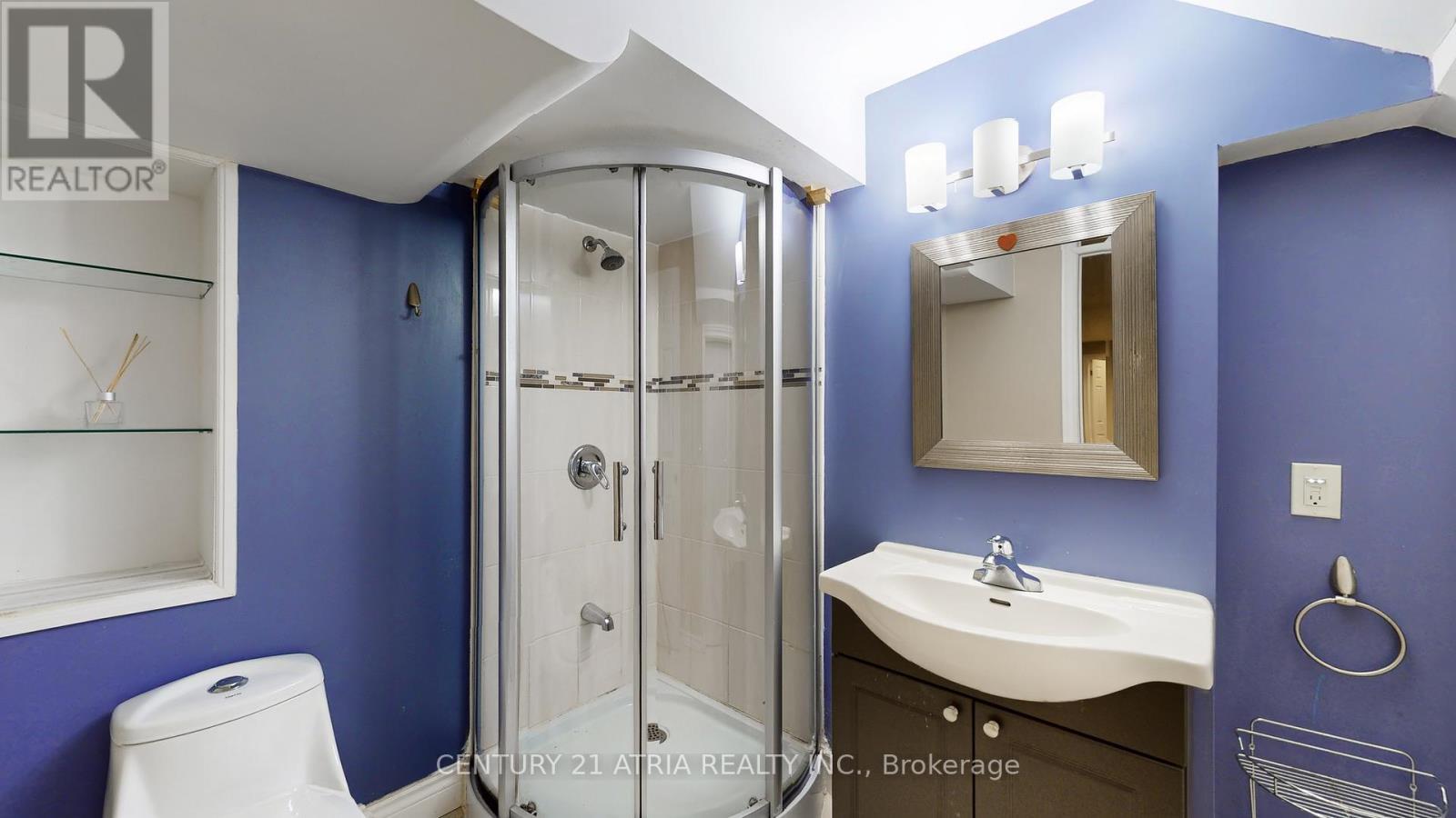 881 Knotty Pine Grove, Mississauga, ON - Indoor Photo Showing Bathroom