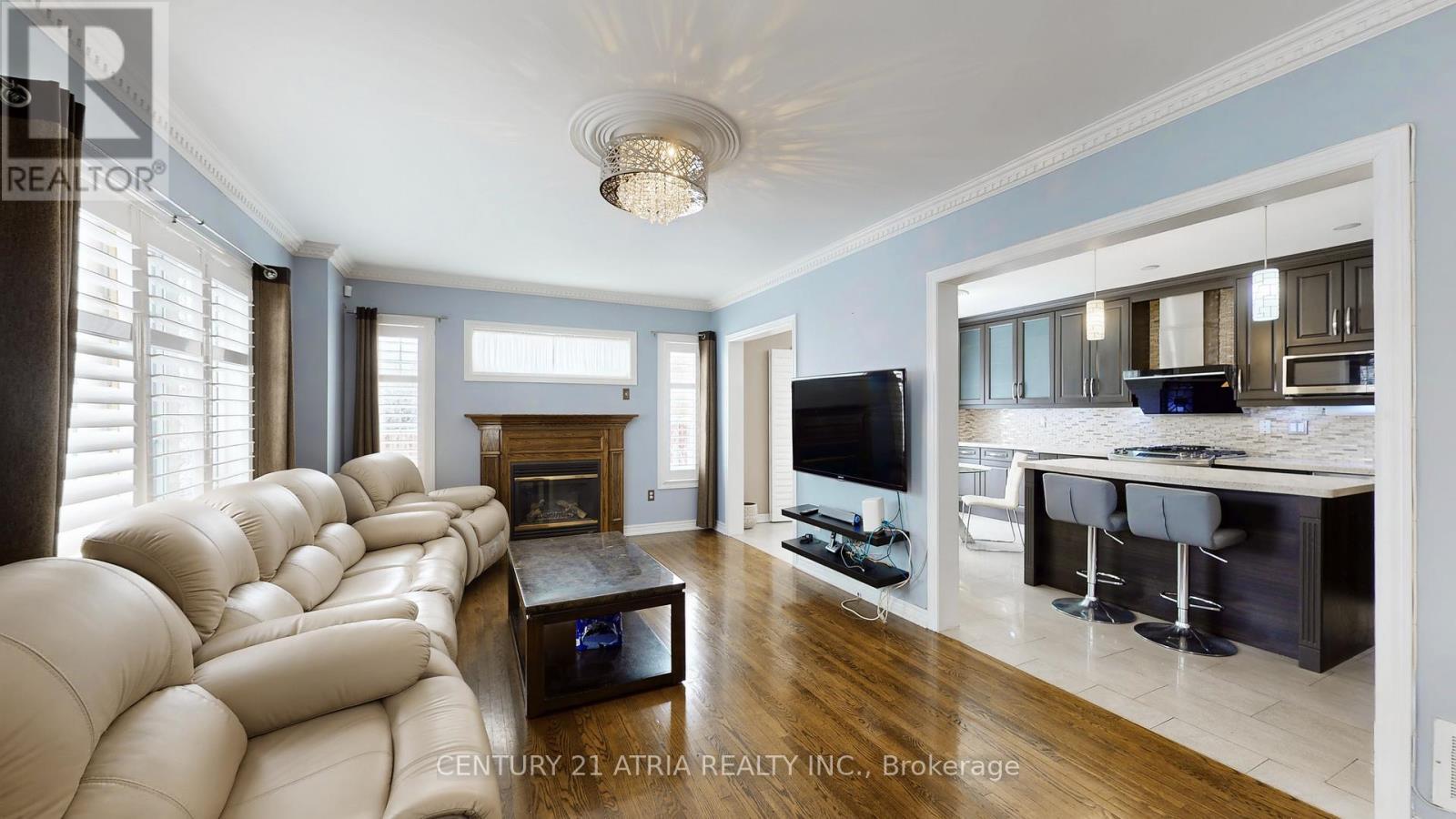 881 Knotty Pine Grove, Mississauga, ON - Indoor Photo Showing Living Room With Fireplace