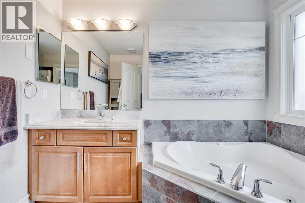 176 Maple Leaf Lane, Fort Mcmurray, AB - Indoor Photo Showing Bathroom