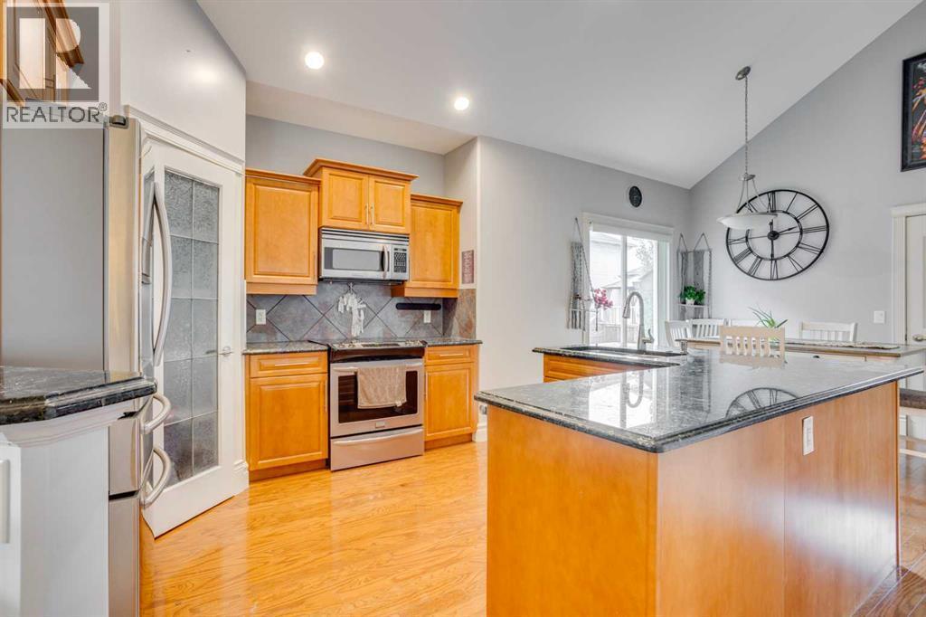 176 Maple Leaf Lane, Fort Mcmurray, AB - Indoor Photo Showing Kitchen With Stainless Steel Kitchen With Upgraded Kitchen