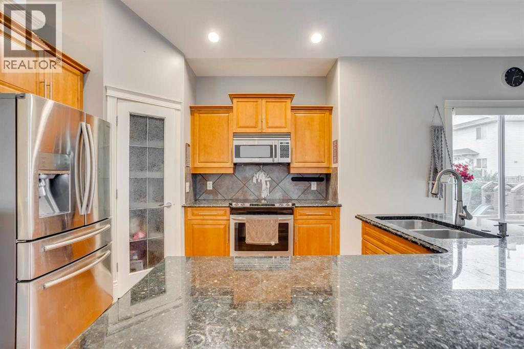 176 Maple Leaf Lane, Fort Mcmurray, AB - Indoor Photo Showing Kitchen With Stainless Steel Kitchen With Double Sink