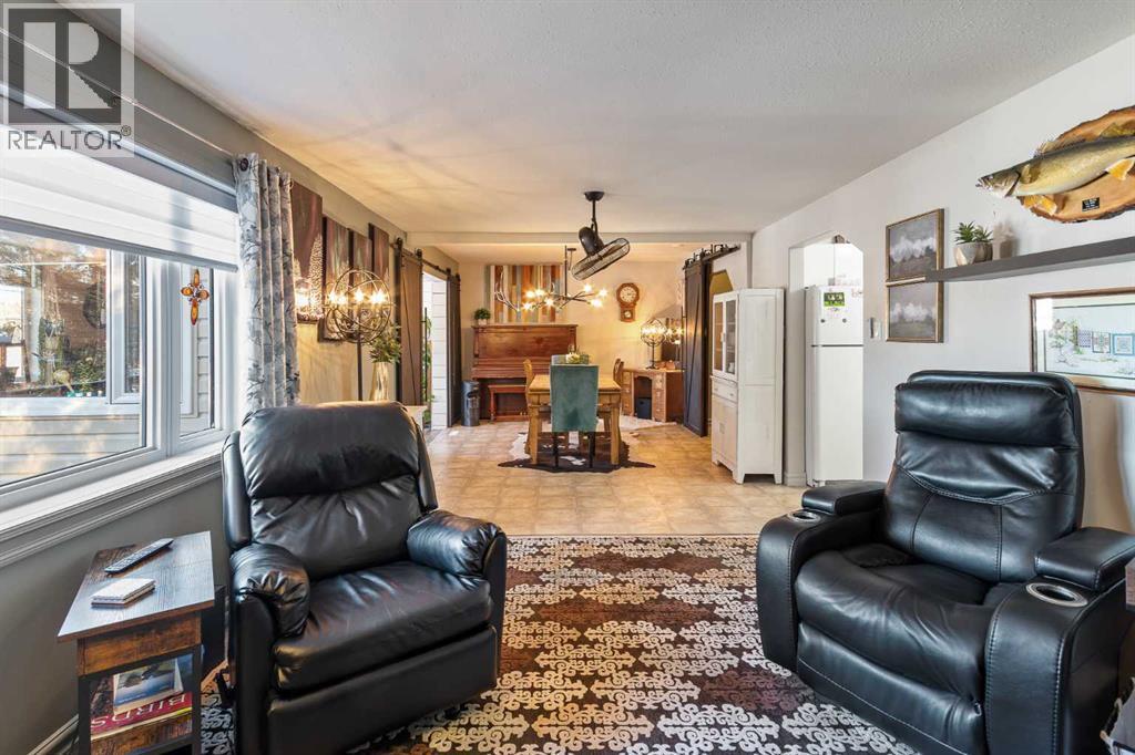 1013 Osprey Drive, Livelong, SK - Indoor Photo Showing Living Room