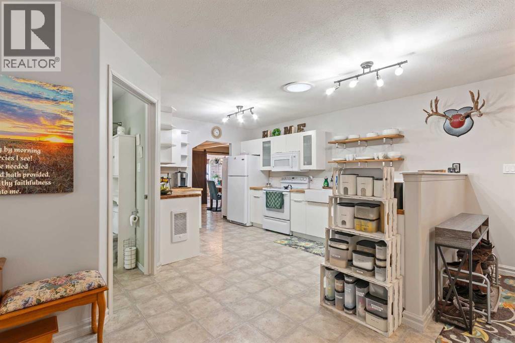 1013 Osprey Drive, Livelong, SK - Indoor Photo Showing Kitchen