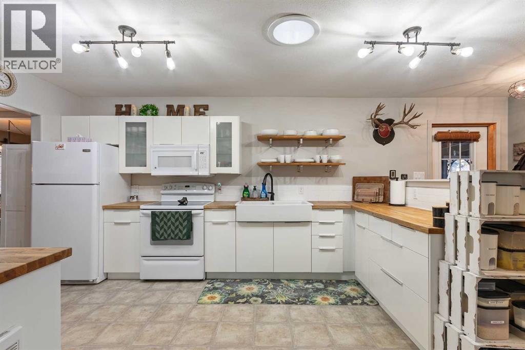 1013 Osprey Drive, Livelong, SK - Indoor Photo Showing Kitchen