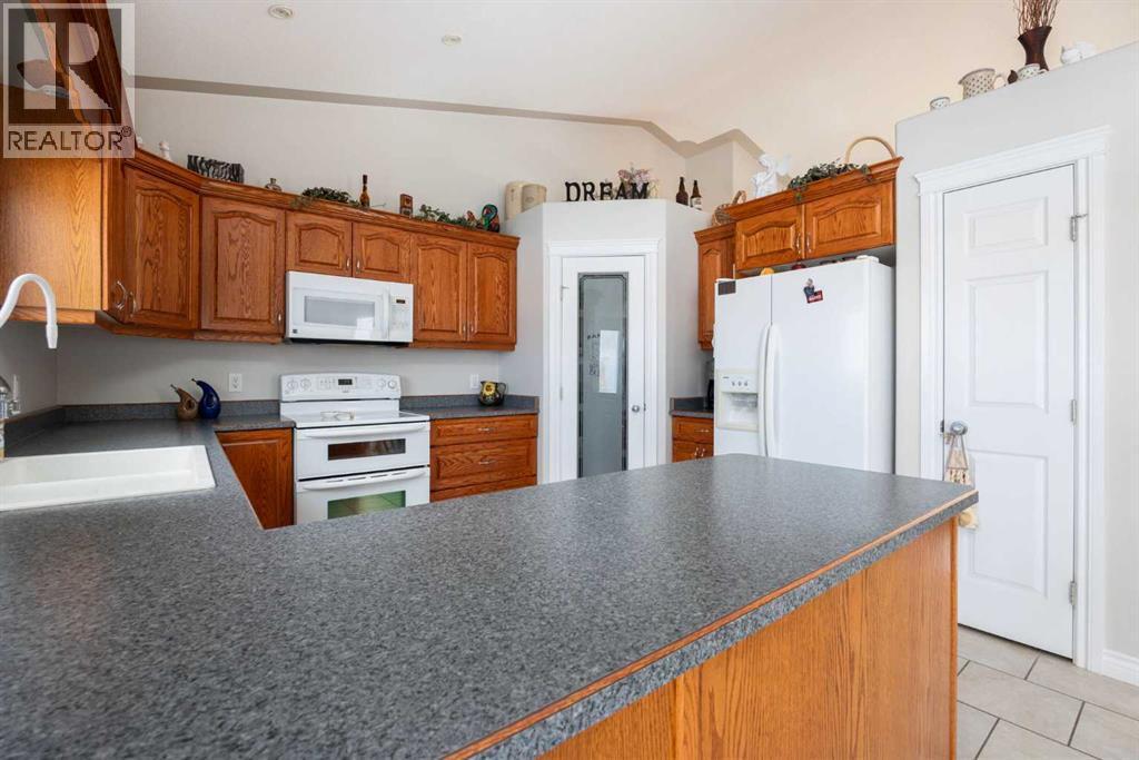 237 Trillium Road, Fort Mcmurray, AB - Indoor Photo Showing Kitchen With Double Sink