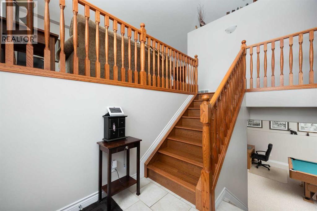 Oak Railing, bright entrance - 237 Trillium Road, Fort Mcmurray, AB - Indoor Photo Showing Other Room