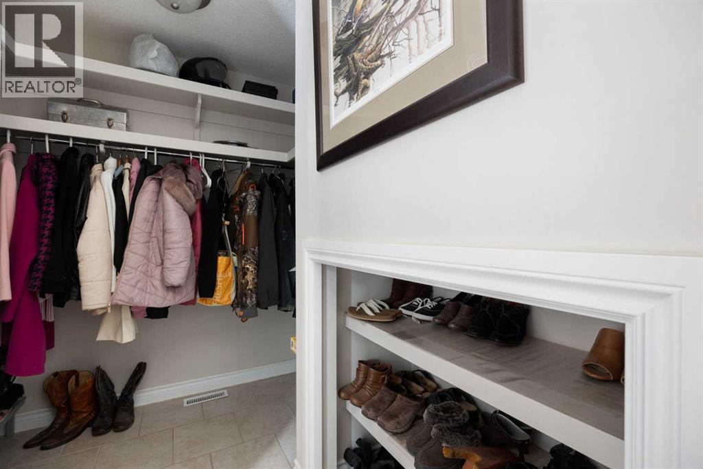 Awesome front closet/ storage - 237 Trillium Road, Fort Mcmurray, AB - Indoor