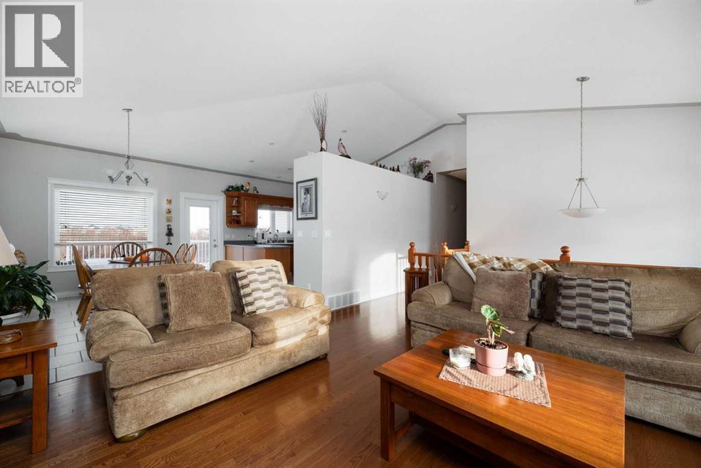 237 Trillium Road, Fort Mcmurray, AB - Indoor Photo Showing Living Room