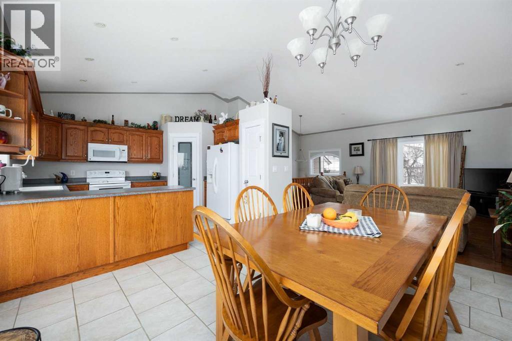 Sunny Dinette - 237 Trillium Road, Fort Mcmurray, AB - Indoor Photo Showing Dining Room