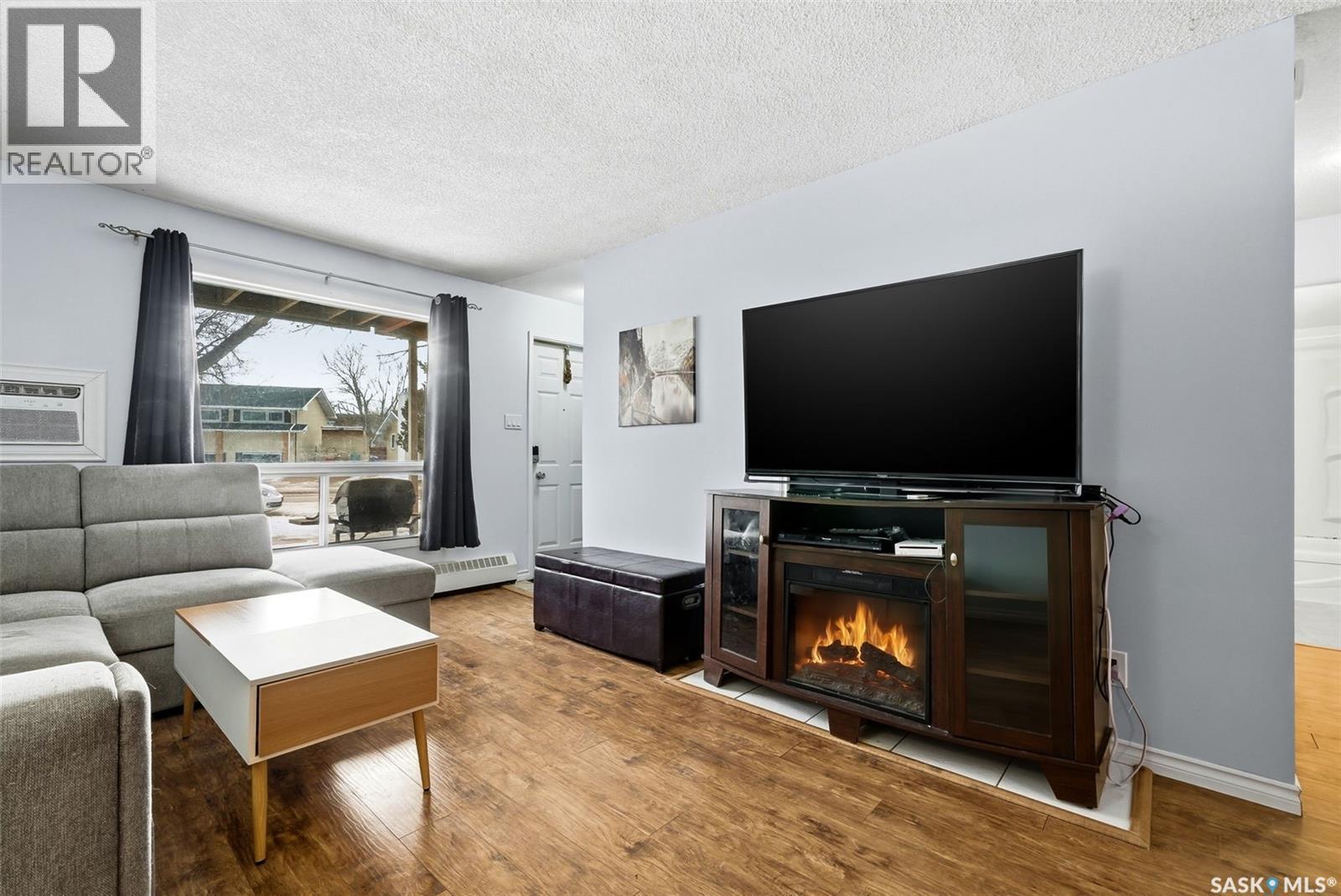 A 64 Nollet Avenue, Regina, SK - Indoor Photo Showing Living Room