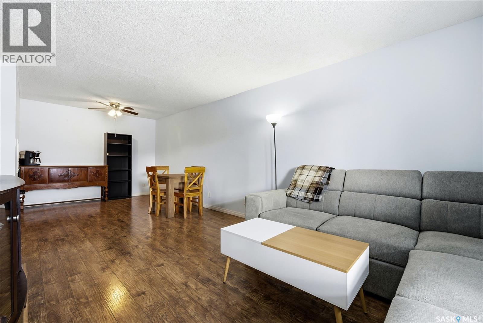 A 64 Nollet Avenue, Regina, SK - Indoor Photo Showing Living Room