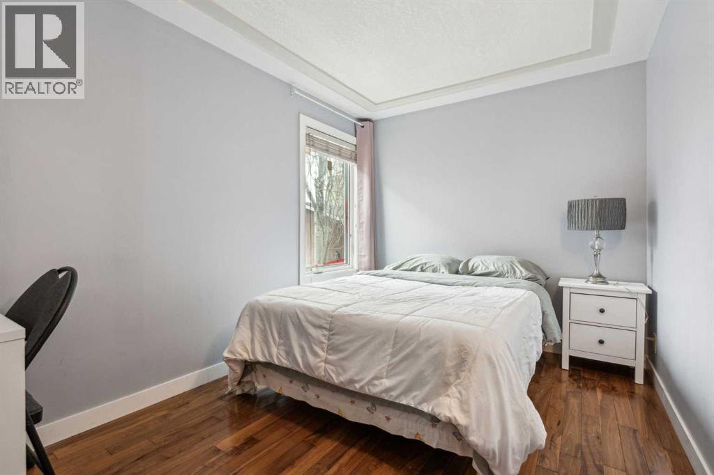 475 27 Avenue Nw, Calgary, AB - Indoor Photo Showing Bedroom