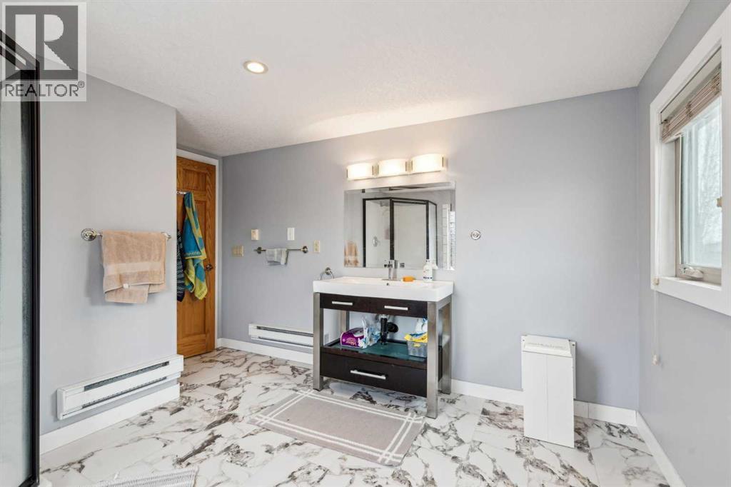 475 27 Avenue Nw, Calgary, AB - Indoor