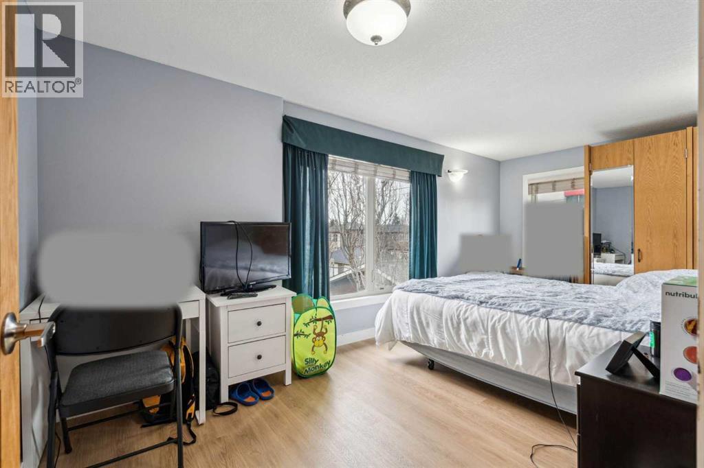 475 27 Avenue Nw, Calgary, AB - Indoor Photo Showing Bedroom