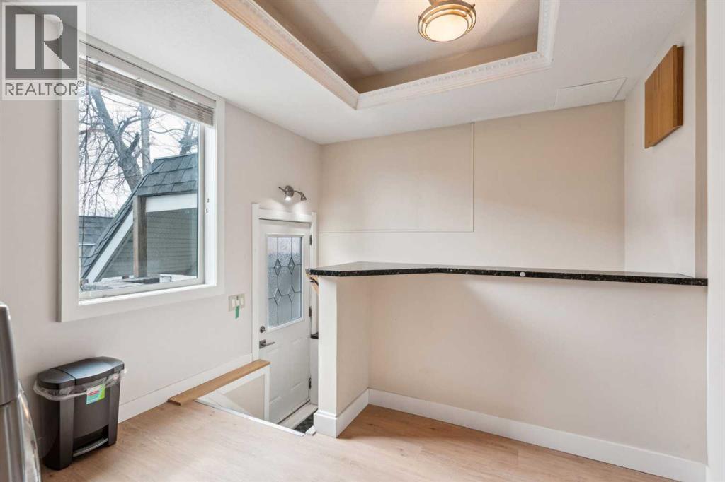 475 27 Avenue Nw, Calgary, AB - Indoor Photo Showing Other Room