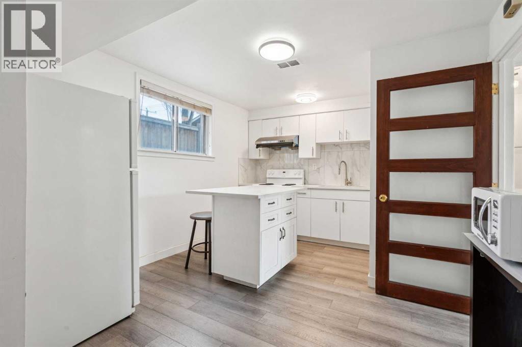 475 27 Avenue Nw, Calgary, AB - Indoor Photo Showing Kitchen