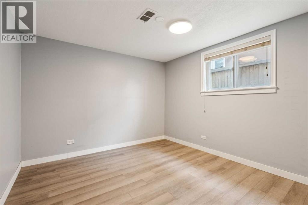 475 27 Avenue Nw, Calgary, AB - Indoor Photo Showing Other Room