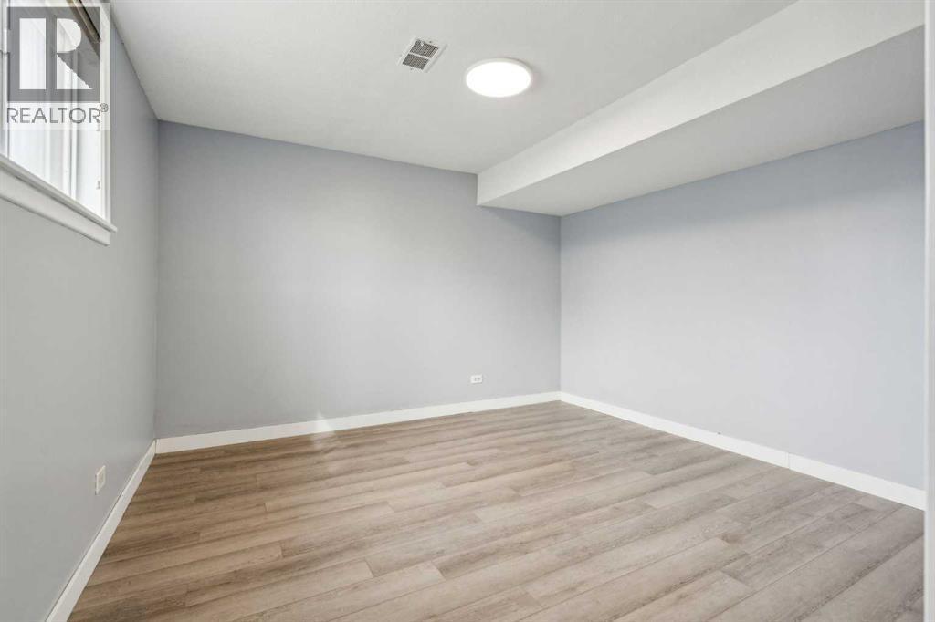 475 27 Avenue Nw, Calgary, AB - Indoor Photo Showing Other Room