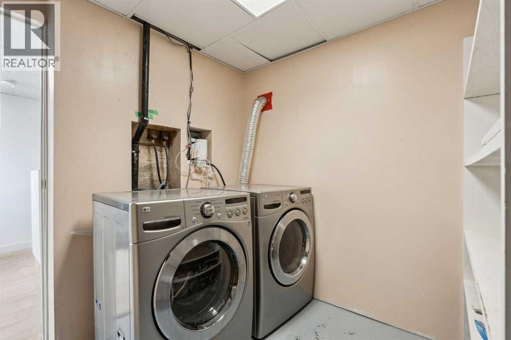 475 27 Avenue Nw, Calgary, AB - Indoor Photo Showing Laundry Room