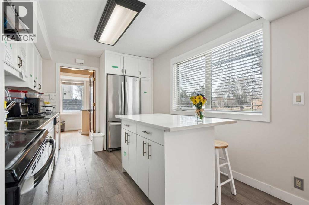 475 27 Avenue Nw, Calgary, AB - Indoor Photo Showing Kitchen