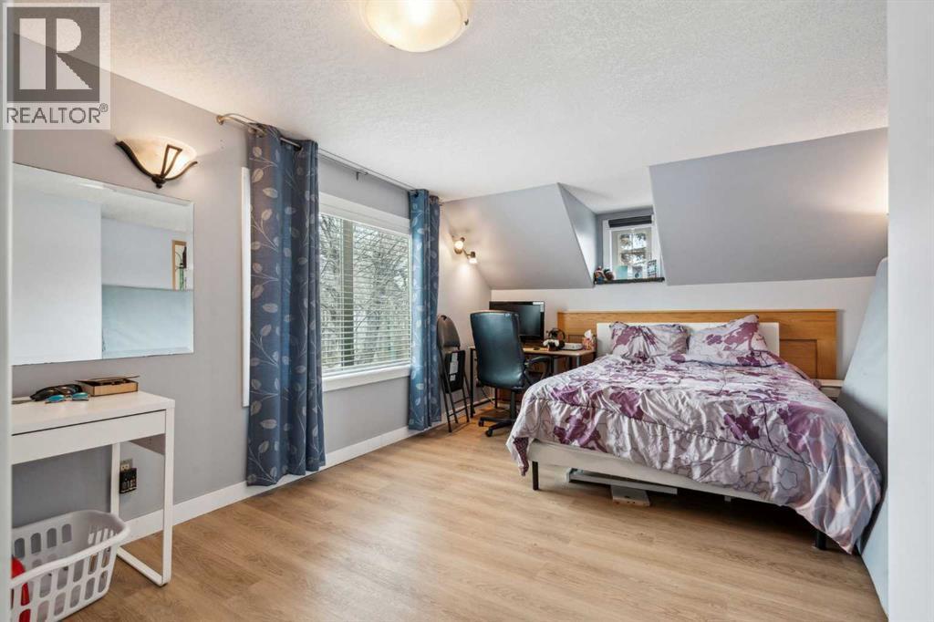 475 27 Avenue Nw, Calgary, AB - Indoor Photo Showing Bedroom
