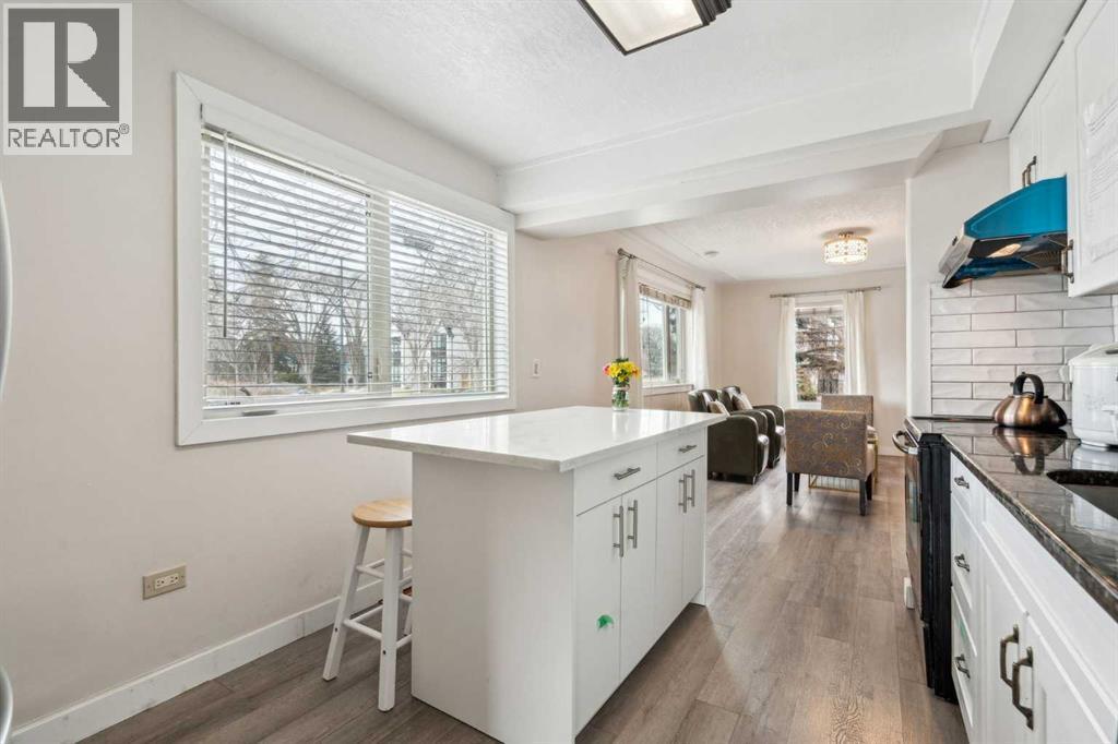 475 27 Avenue Nw, Calgary, AB - Indoor Photo Showing Kitchen