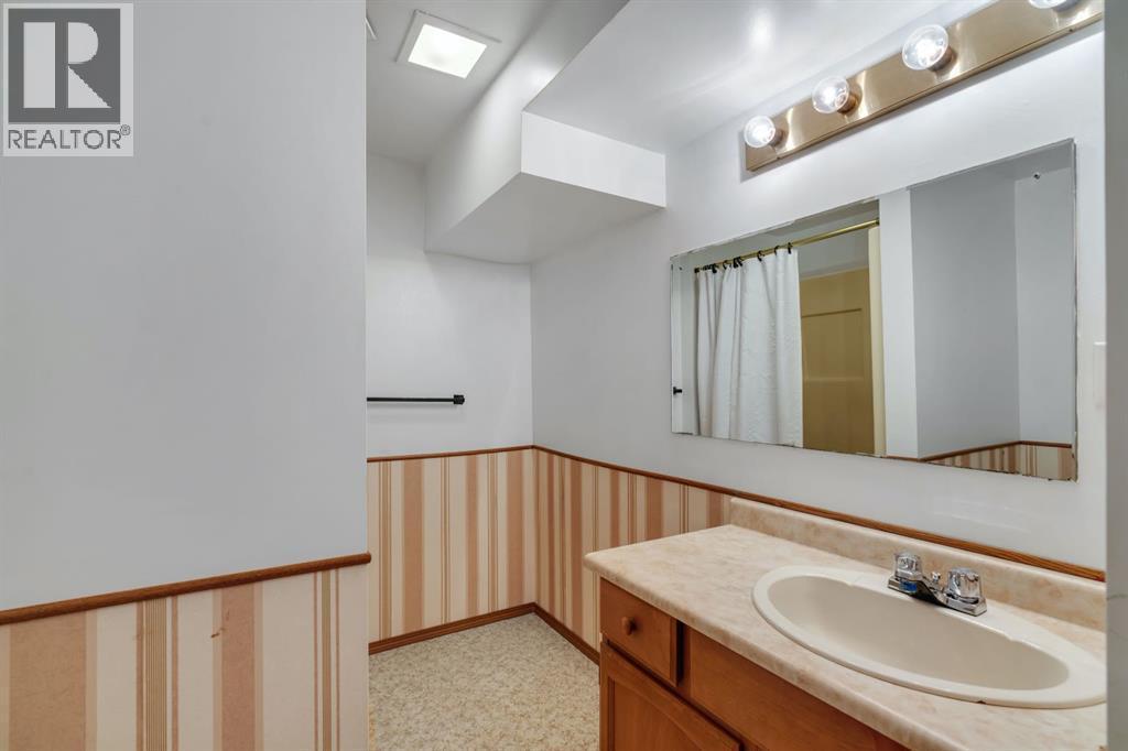 127 Falshire Way Ne, Calgary, AB - Indoor Photo Showing Bathroom