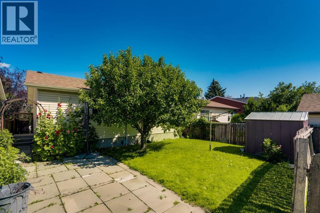 127 Falshire Way Ne, Calgary, AB - Outdoor