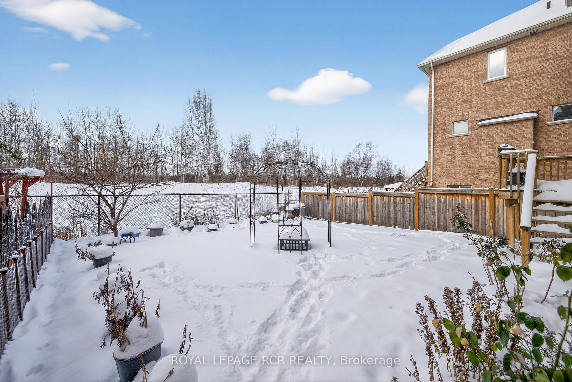 82 Lampkin Street, Georgina, ON - Outdoor